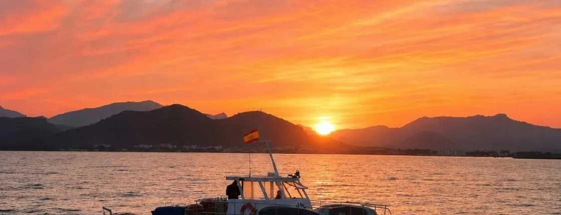 Sunset boat trip in Alcudia Bay with tapas and snorkelling