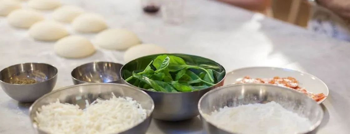 Pizza and gelato cooking class in Florence