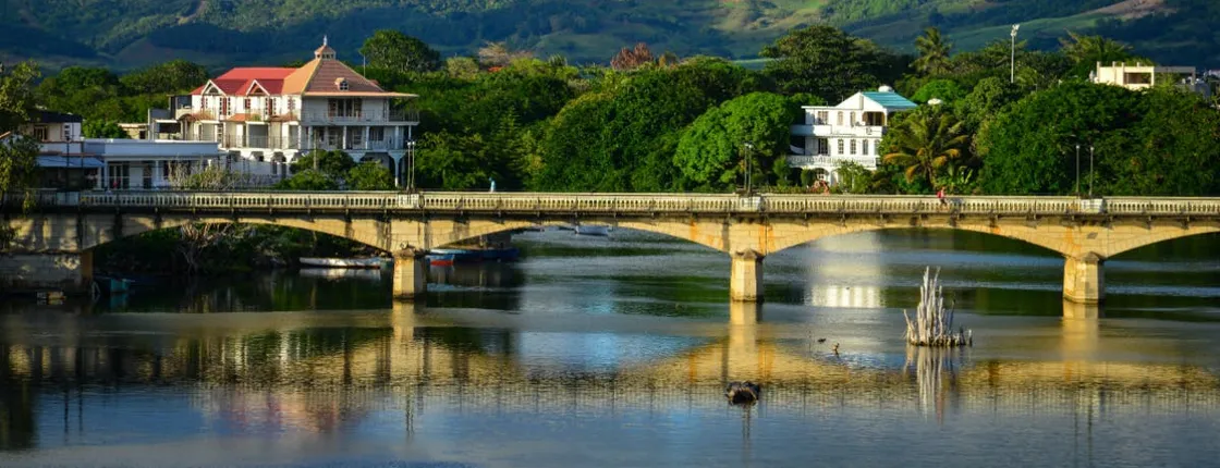 Mahebourg walking tour with Biscuiterie Rault visit