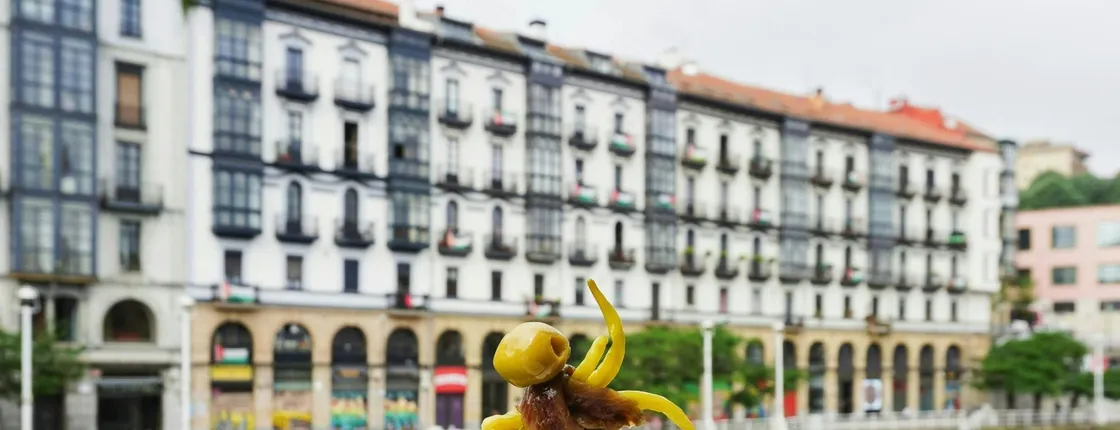 Bilbao Old Town food tour with pintxos, wine and market visit