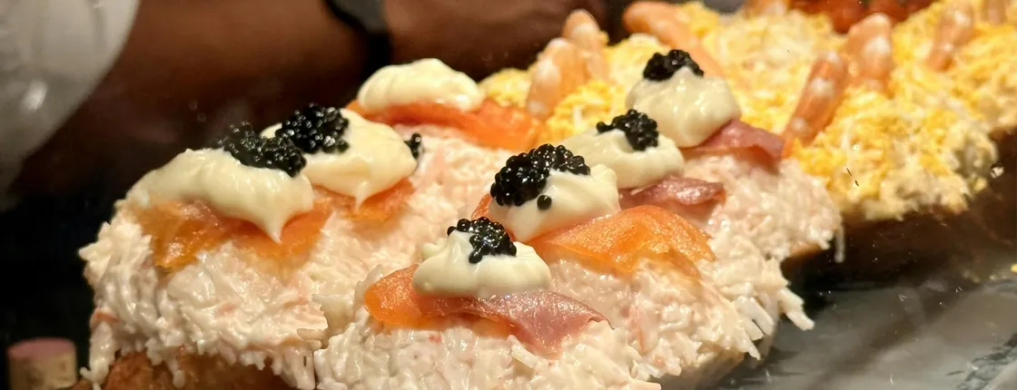 Shared walking tour of San Sebastián with pintxo tasting