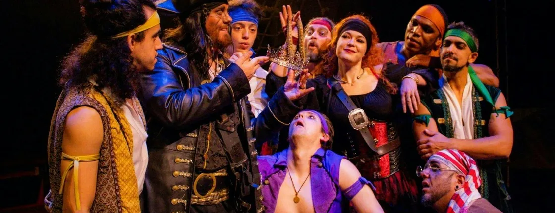 Pirates dinner adventure show in Orlando deluxe package