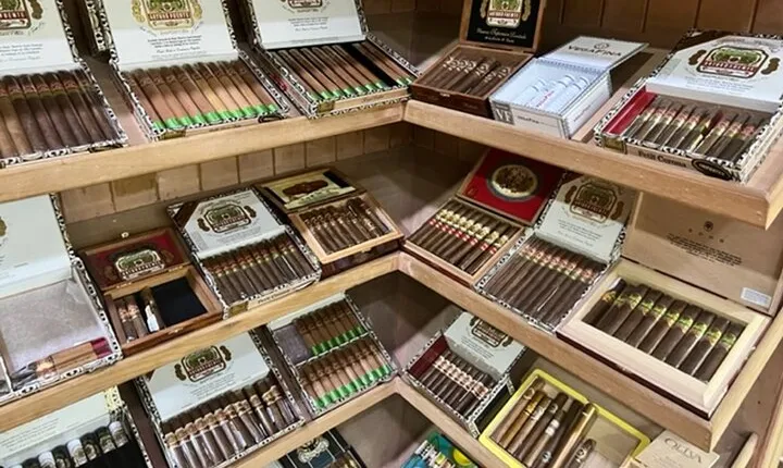 Guided Shopping Tour to Bella Mare Store (Cigars, Chocolate, Rum and Souvenirs)