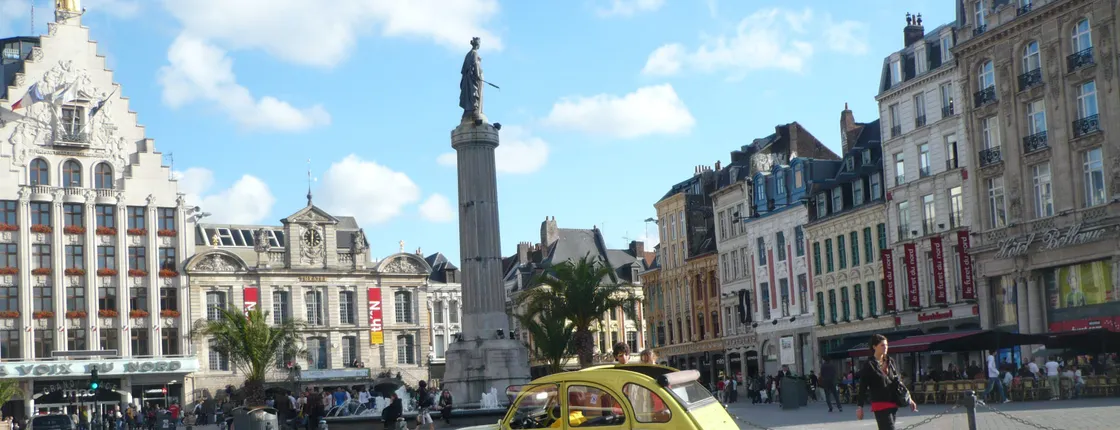 Lille guided tour by Citroen 2CV with Champagne Break