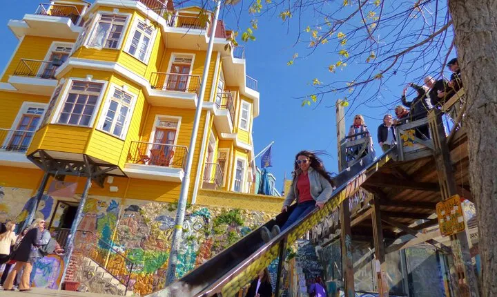 Tour to Valparaíso, Viña del Mar, Pablo Neruda Museum and Vineyard