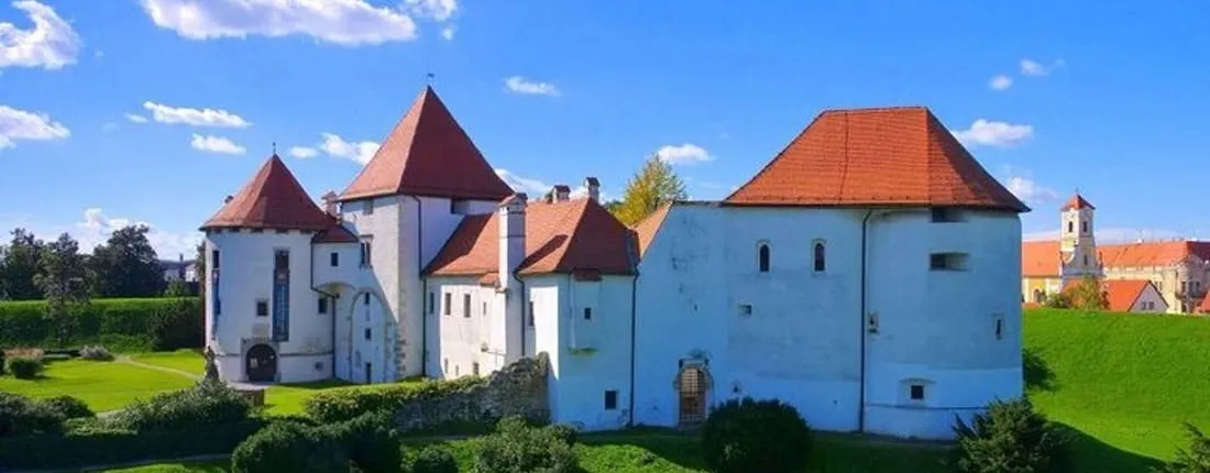 Small group tour of Varazdin baroque town and Trakoscan Castle from Zagreb