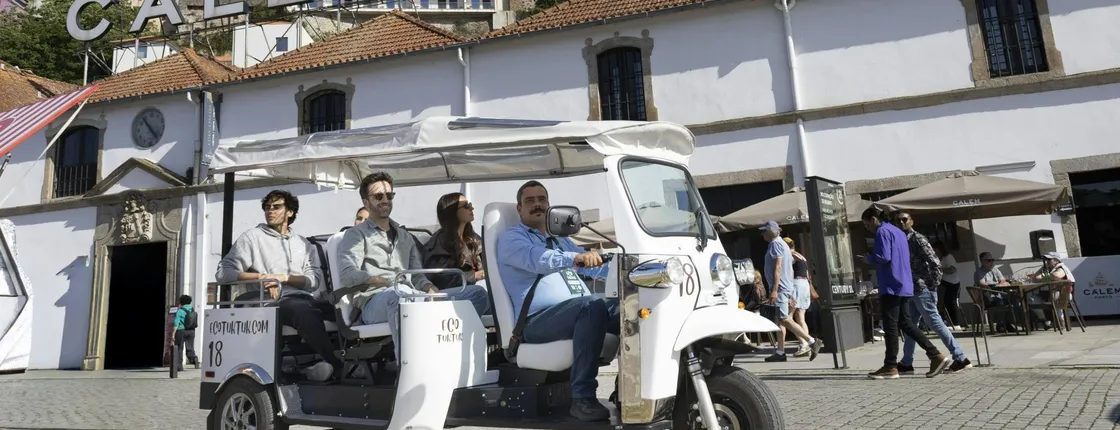 Food and wine tour of Porto in private eco tuk tuk
