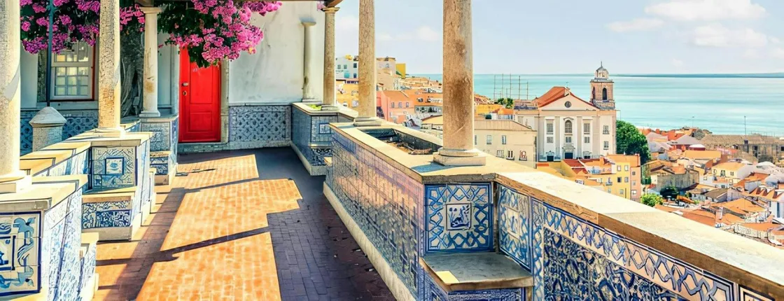 Private 4x4 tour of Lisbon's landmarks and local flavours