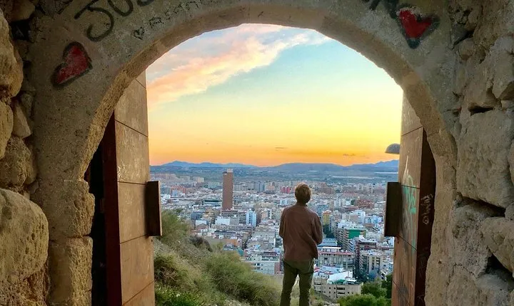 Alicante Historic Small Group Tour with Tapas Tasting