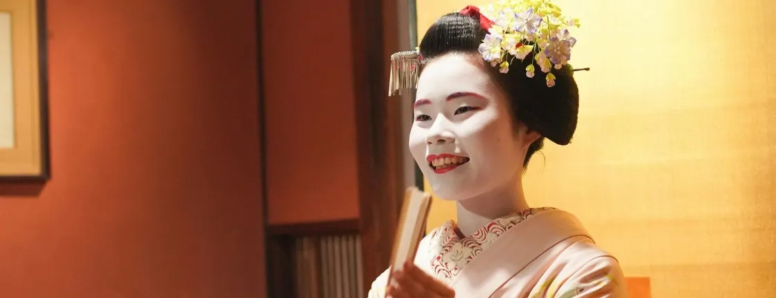 Gion Walking Tour and Dinner with a Maiko in Kyoto