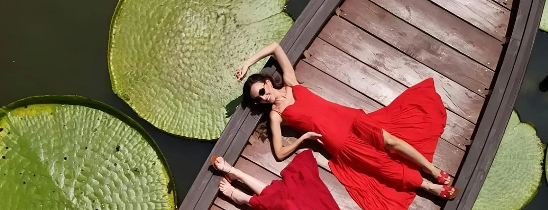 Giant water lily pond photo and drone experience with Old Town tour