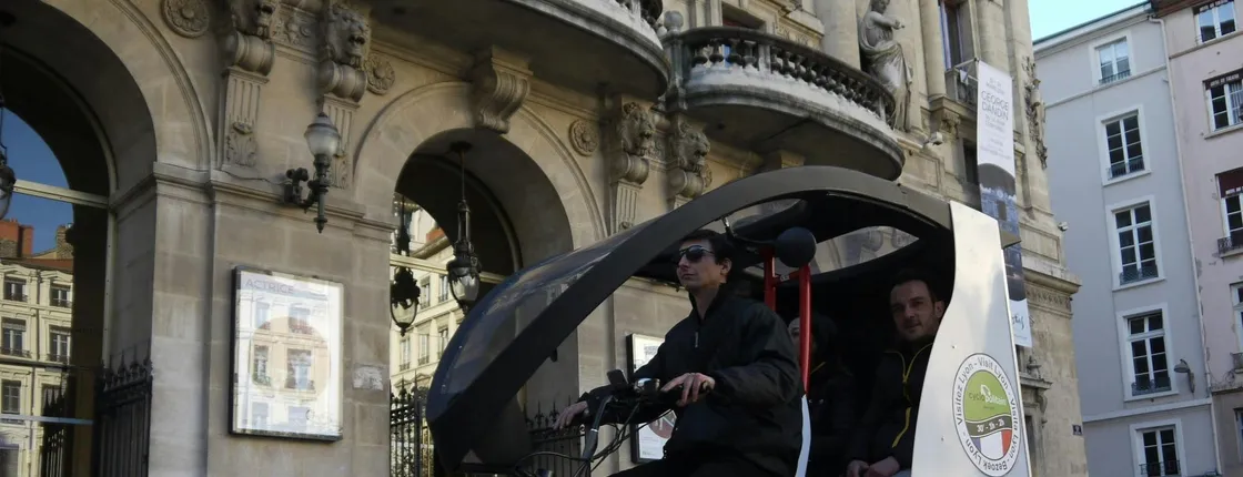 Gourmet treasure hunt around Lyon pedicab tour