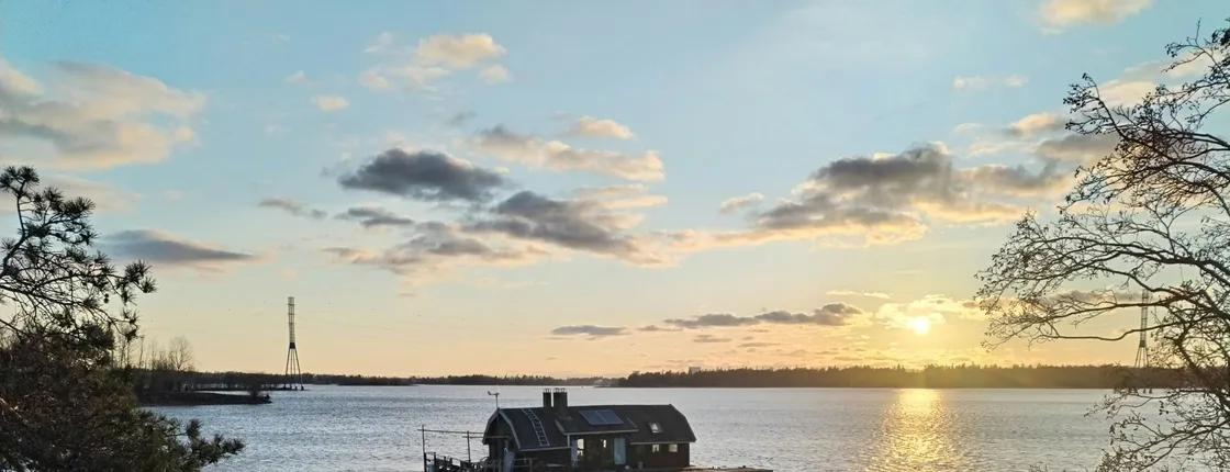 Helsinki rustic traditional floating sauna experience