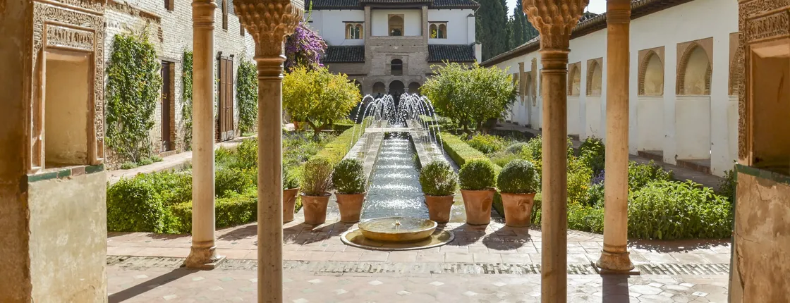 Alhambra Guided Tour and Science Park Entry in Granada