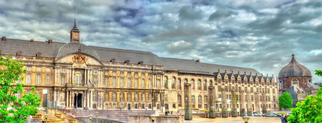 Self guided tour with interactive city game of Liege