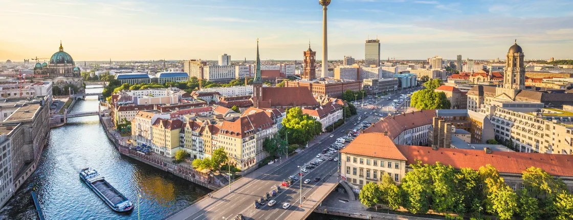 Berlin comedy bus tour
