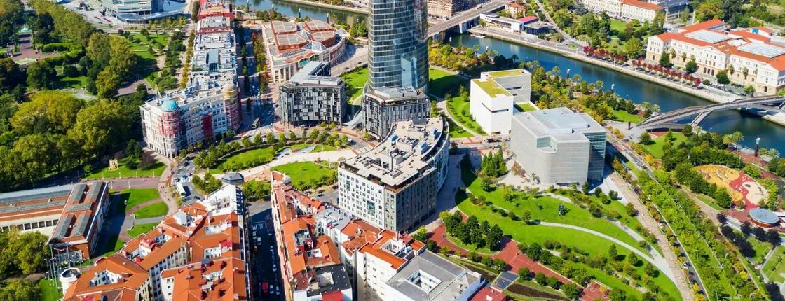 Discover Bilbao in 60 Minutes with a Local