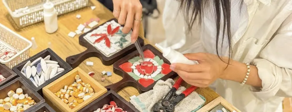 Mosaic-making workshop with a local artist in Hanoi