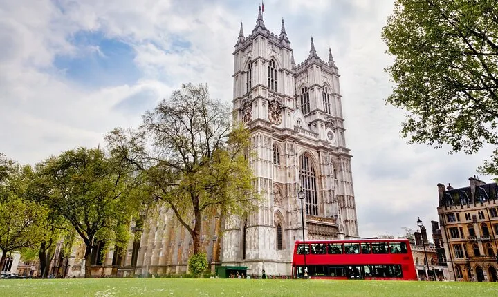 London Scavenger Hunt & Highlights Self-Guided Walking Tour