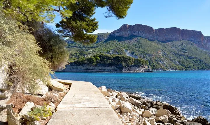 Highlights of Provence : food, wine and seaside in Cassis and Aix