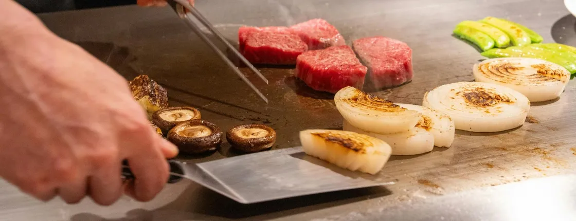 Kobe food and sake tour with teppanyaki tasting experience