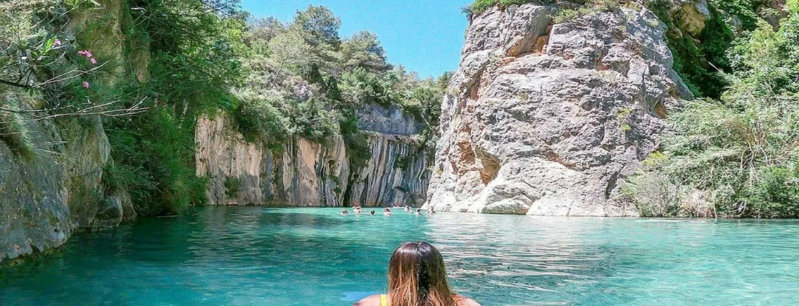 Natural thermal springs and Girlfriend Waterfall tour from Valencia