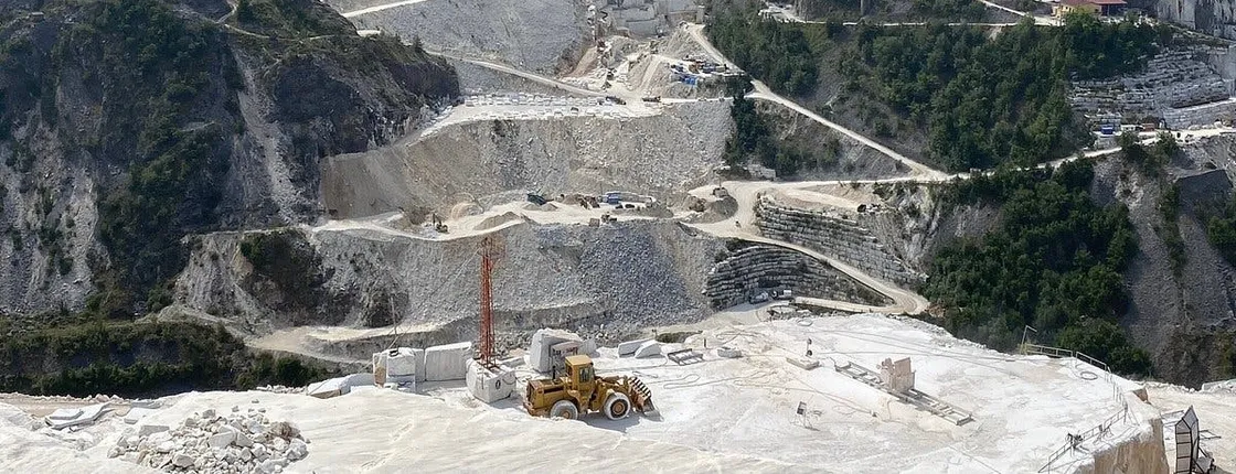 Exclusive Marble Cave Tour Adventure in a 4x4 in Carrara