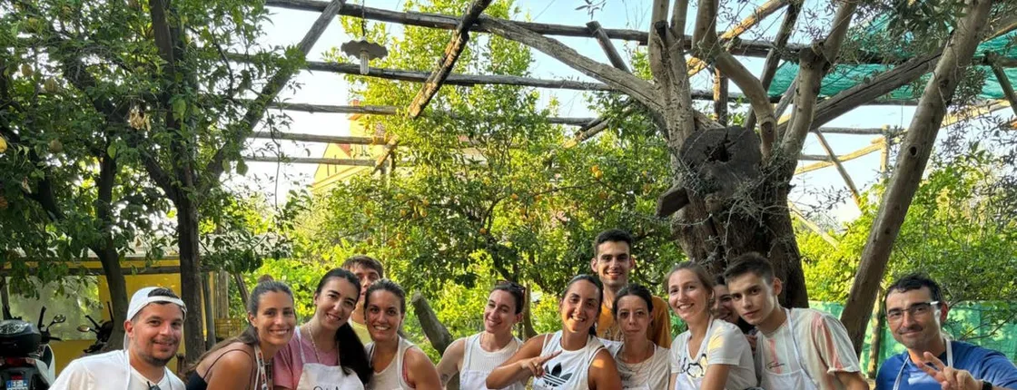 Hands-on Italian pizza making class in Sorrento garden