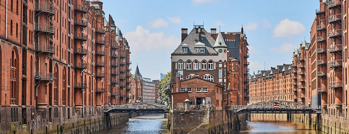 Classic 1.5-hour Hamburg Harbor Cruise With Live Commentary