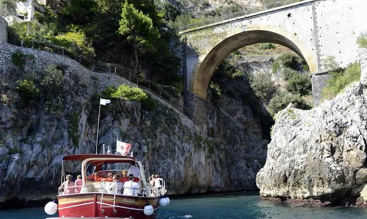 From Salerno: Small Group Amalfi Coast boat tour with stops in Positano & Amalfi
