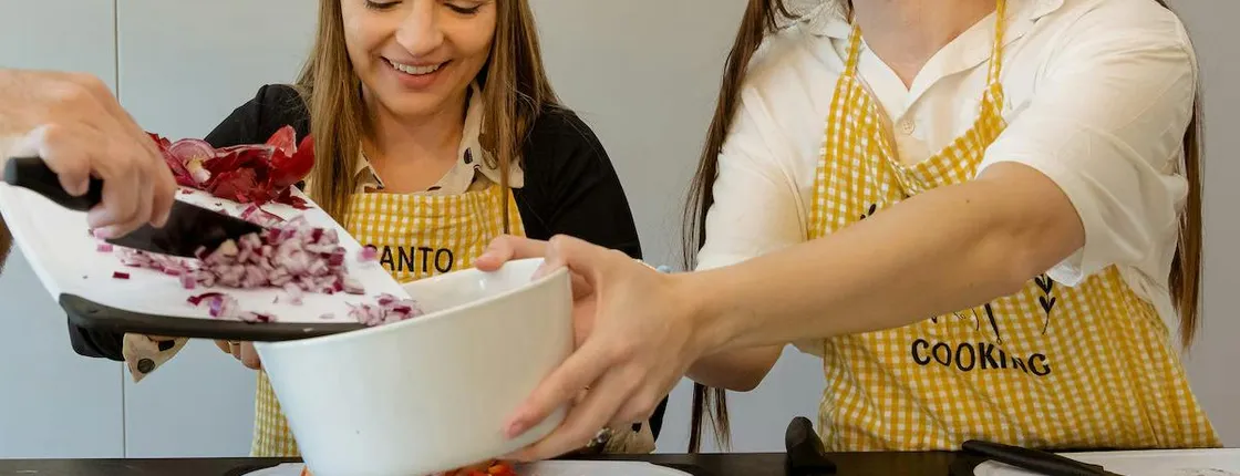Portuguese Tapas Class and Market Tour With Lunch and Wine