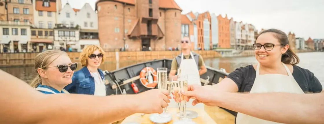 Culinary cruise with pierogi tasting on the Motława River