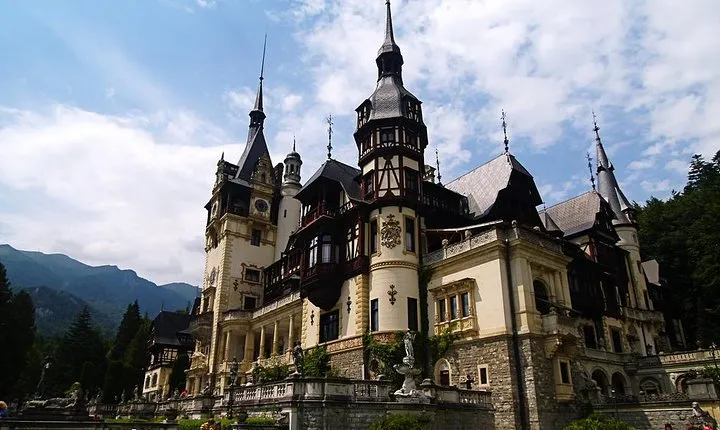 3 Castle:Peles ,Bran,Cantacuzino Tour from Brasov /Hotel pickup 