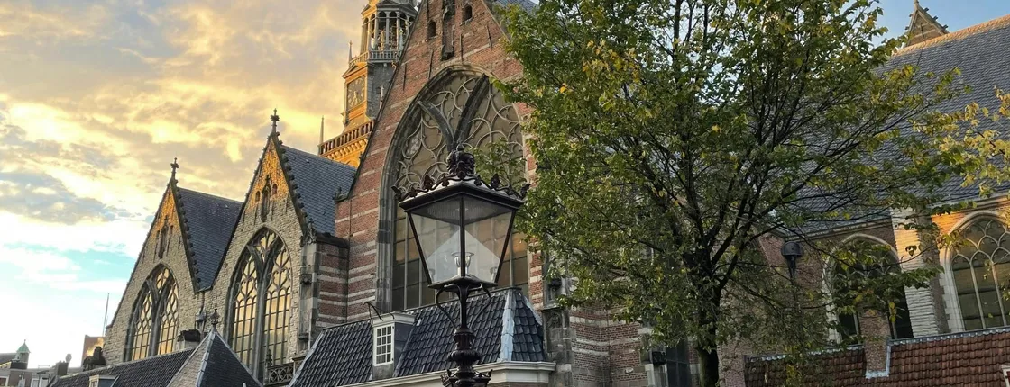 Guided Tour Through Amsterdam's Historic Centre and Red Light District