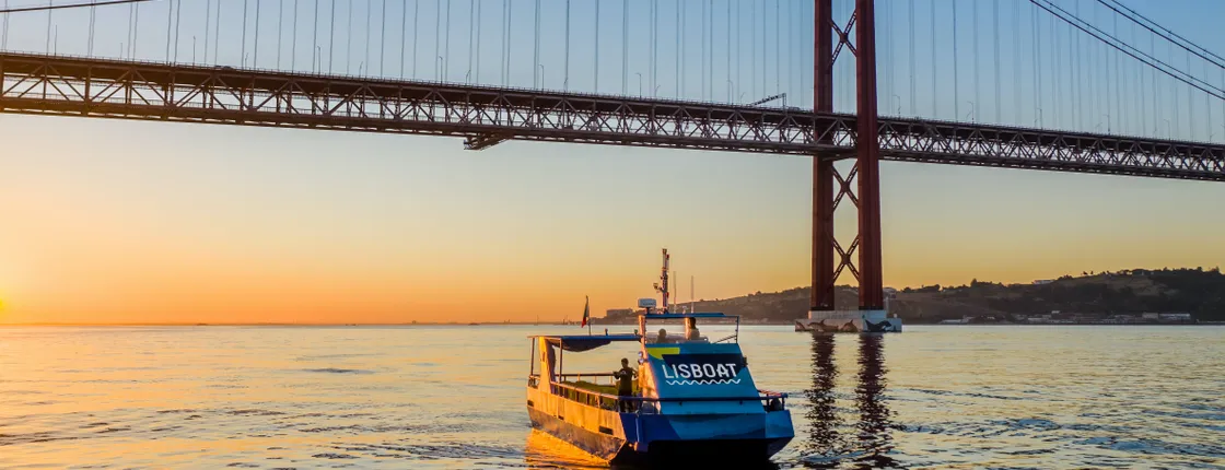 Sunset boat cruise in Lisbon