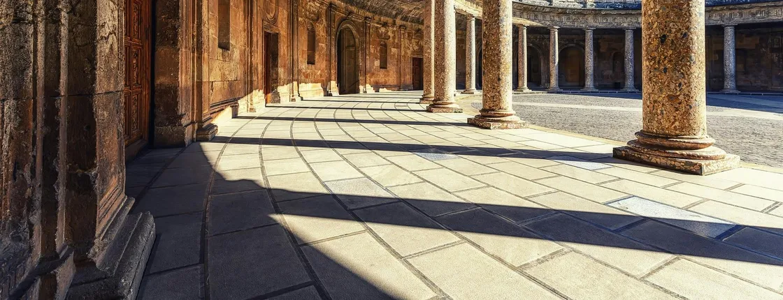 Guided tour of the Alhambra surroundings