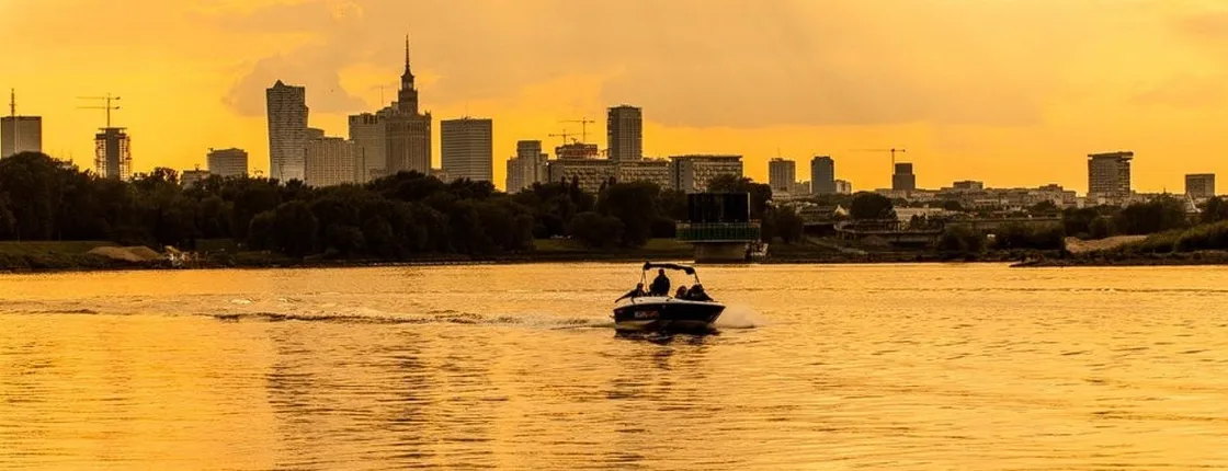 Sunset motorboat private cruise on the Vistula River with prosecco