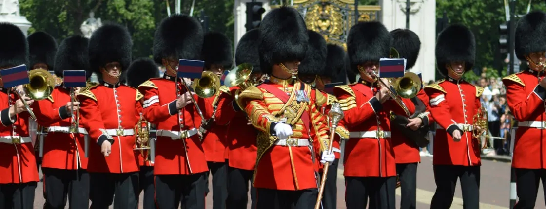 Changing of the Guard walking tour in London