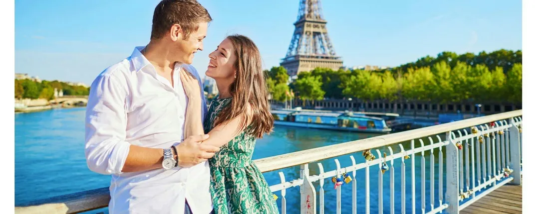 Premier Paris Rail Tour from London with Sightseeing Bus