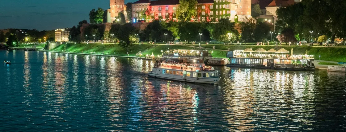 Krakow evening boat trip with a glass of wine