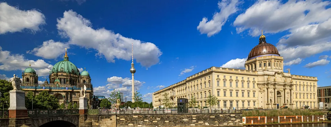 Historic Berlin guided walking tour with Museum Island pass