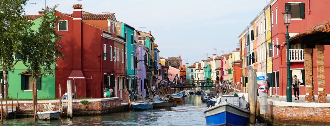 Murano glassblowing and Burano lace-making private boat tour in Venice