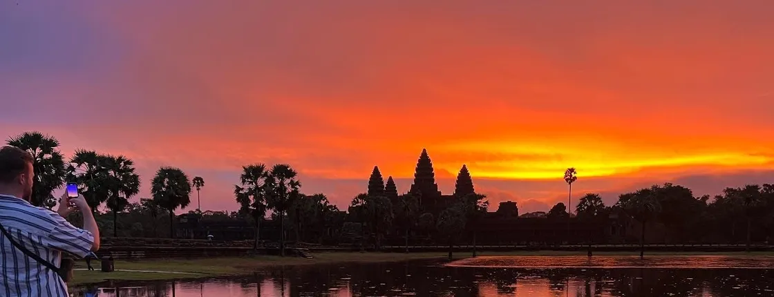 Angkor Wat sunrise bike tour with lunch included