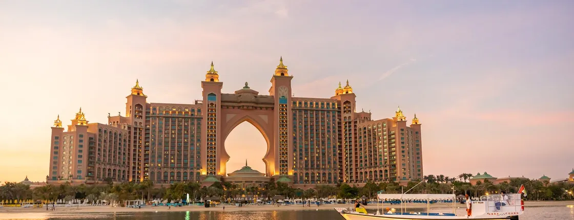 120-minute Modern Abra boat tour of Dubai Marina and Atlantis The Palm