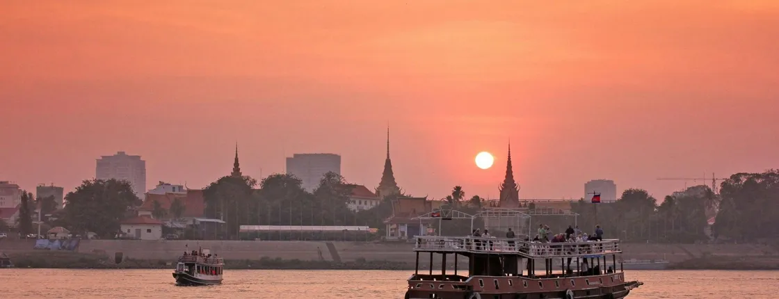 Phnom Penh riverside walking tour