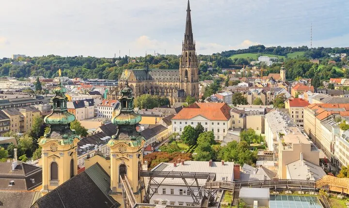 Private Shore Tour: Cultural & Culinary Walk in Linz
