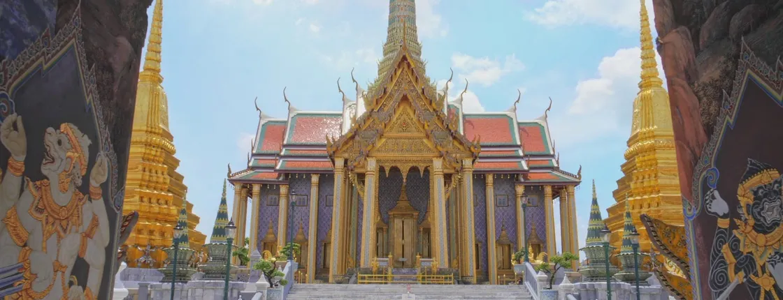 Grand Palace, Emerald Buddha and Flower Market private tour