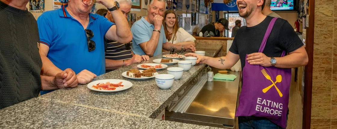 Evening dining tour in Porto with food and drinks