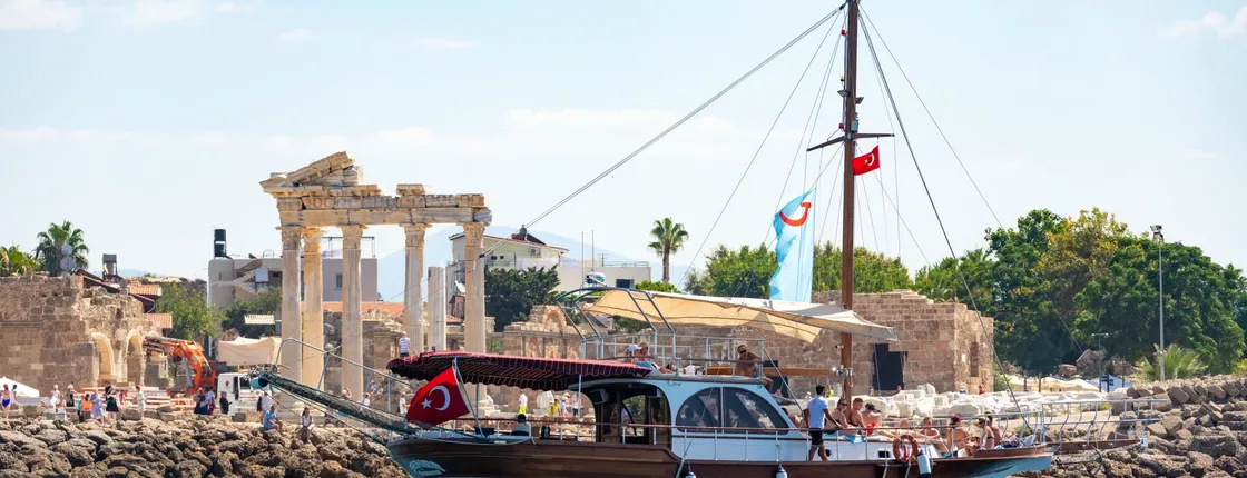 Gulet cruise with lunch and optional transfers along the Turkish coast from Side