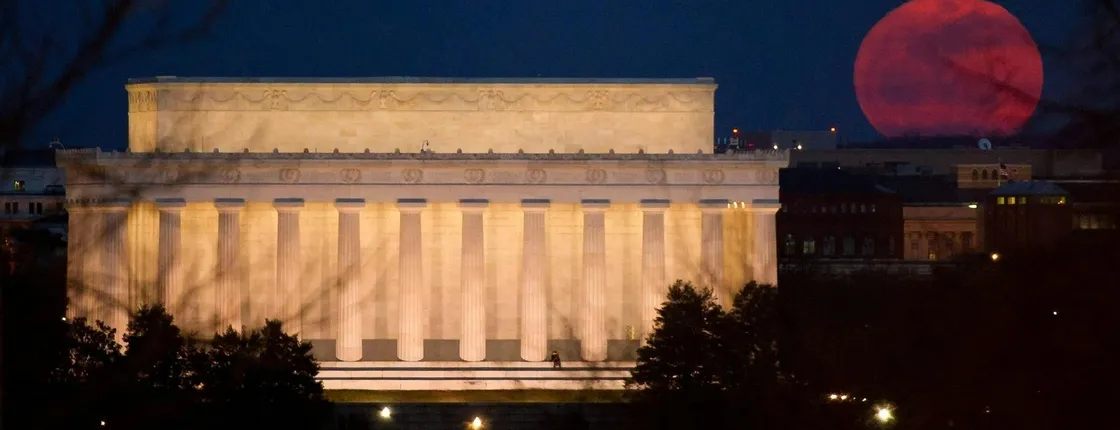 Washington DC night memorials walking tour with skyline view